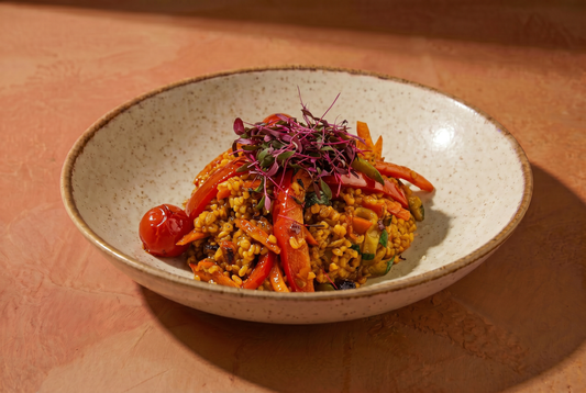 Kasza bulgur z warzywami w sosie pomidorowym