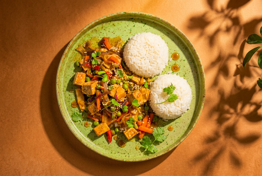Tofu z warzywami w sosie sojowym
